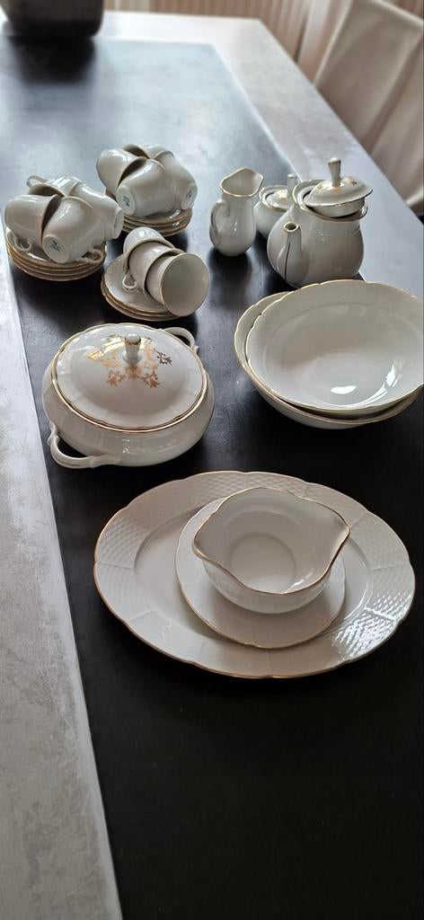 Prachtig servies met theekopjes,theepot,dekschaal en juskom, Ophalen, Gebruikt, Overige stijlen, Kop(pen) en/of Schotel(s)