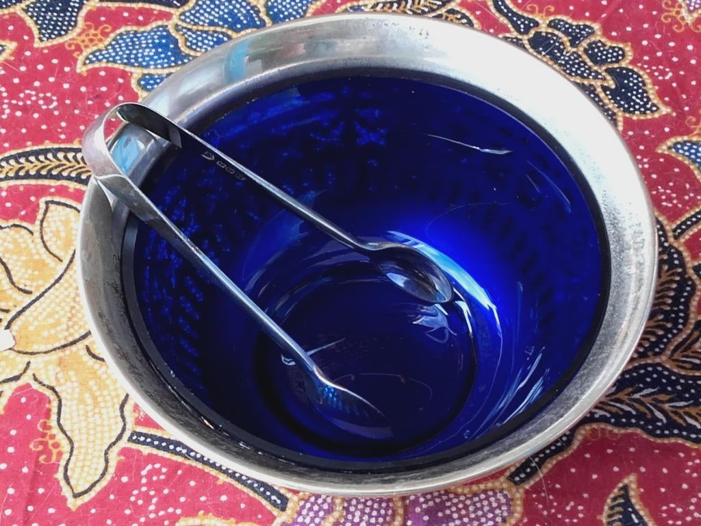 Antieke Engelse silverplate en blauw glas suikerpot met tang, Ophalen of Verzenden