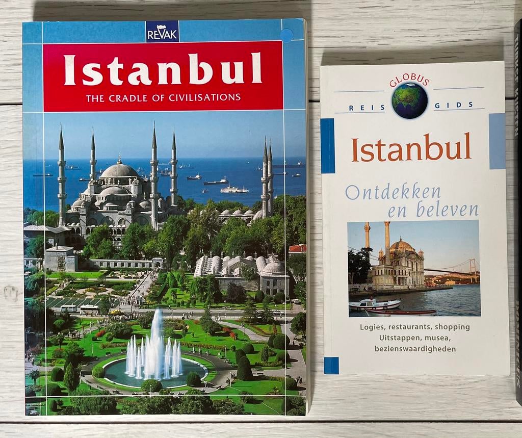 2 reisgidsen over Istanbul, Ophalen of Verzenden, Zo goed als nieuw, Europa, Reisgids of -boek