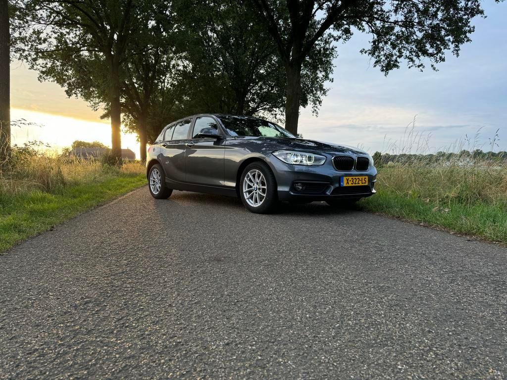 BMW 1-Serie 118i 2018 Grijs, 1-Serie, 1280 kg, 3 cilinders, 1300 kg