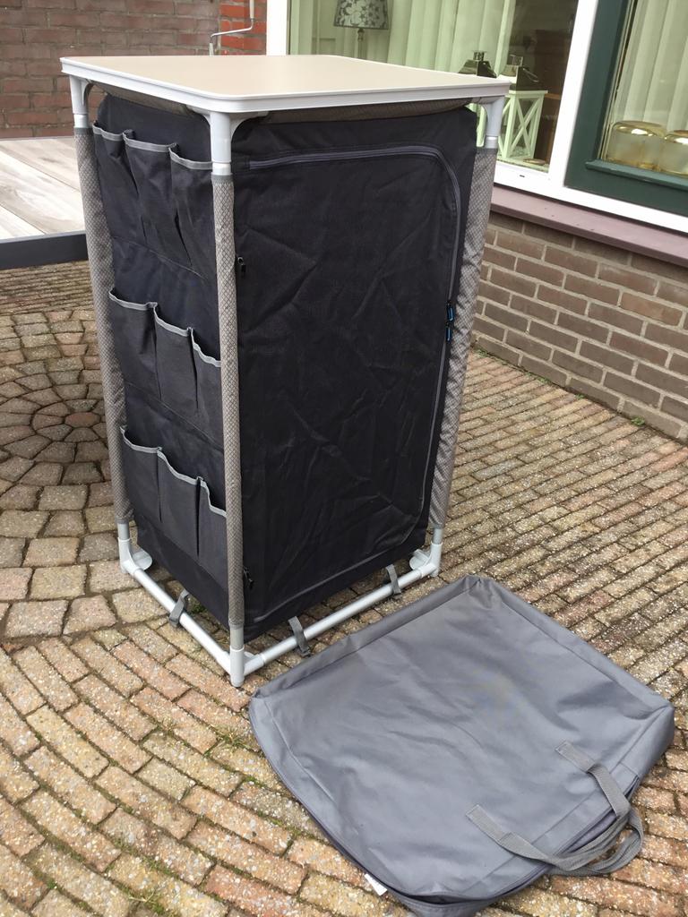 Een kastje voor in de voor(tent) 3 weken gebruikt z.g.a.n., Caravans en Kamperen, Ophalen of Verzenden, Zo goed als nieuw, Campingkast