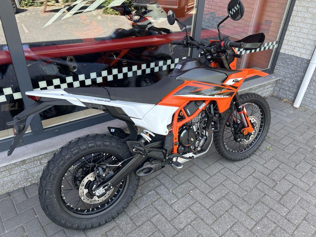 KTM 125 ENDURO R 2025 - foto 3