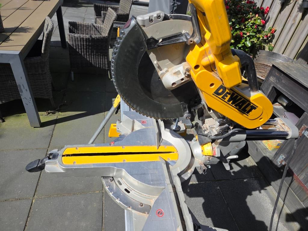 DeWalt afkortzaag met onderstel, Ophalen, 1200 watt of meer, Afkortzaag, 70 mm of meer