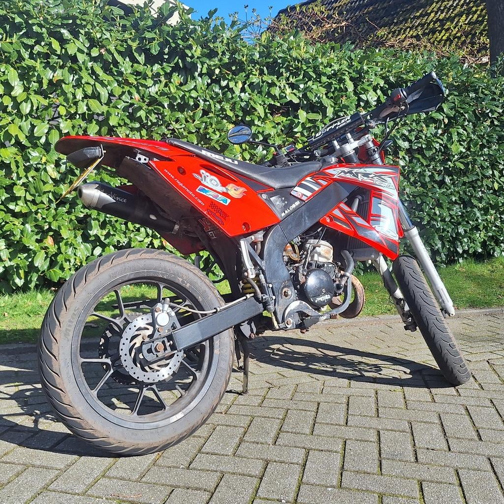 Rieju MRX 50cc schakelbrommer, Fietsen en Brommers, Brommers | Derbi, Ophalen