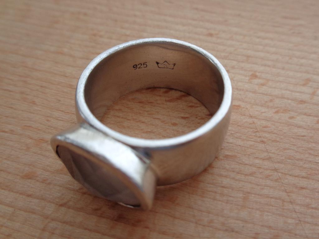 zilveren royale ring met kunststof steen [832], Verzenden, 19 tot 20, Zo goed als nieuw, Dame