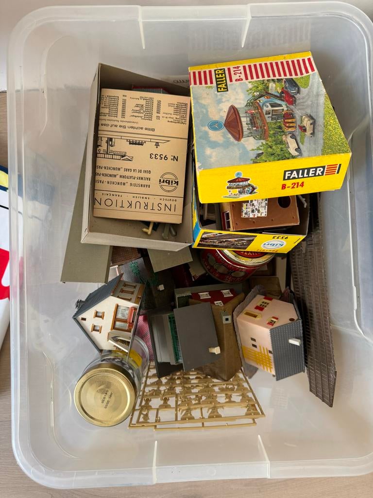 T.e.a.b. Modelbouw huizen en accessoires Pola, Kibri, Faller, Hobby en Vrije tijd, Modeltreinen | H0, Overige merken, Gebruikt
