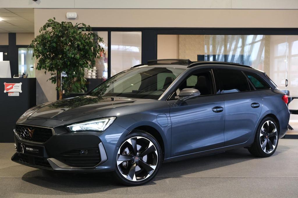 CUPRA Leon Sportstourer 1.4 e-Hybrid 204PK Pano Led ACC Cam, 77 km/l, Gebruikt, Zwart, 4 cilinders