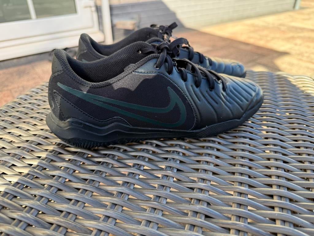 Nike Tiempo, Sport en Fitness, Voetbal, Maat XS of kleiner, Ophalen of Verzenden, Zo goed als nieuw, Schoenen