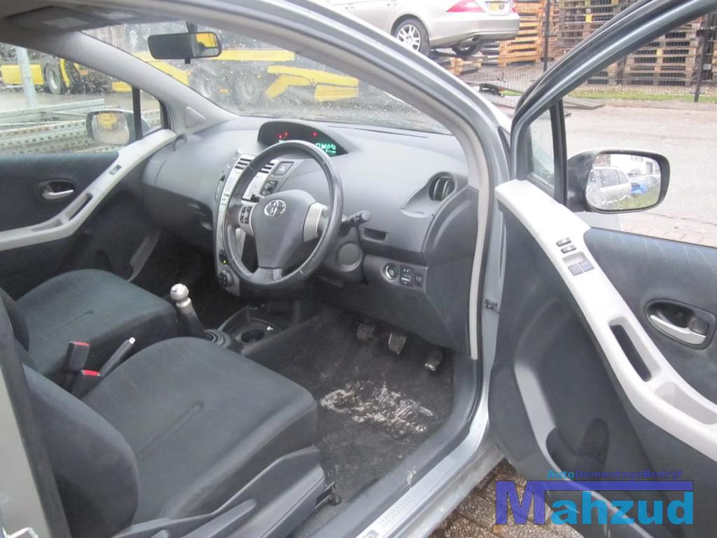 TOYOTA YARIS P9 3 DEURS ZWART INTERIEUR COMPLEET, Auto-onderdelen, Interieur en Bekleding, Info@toyota.co.jp, Gebruikt, Toyota Motor Corporation