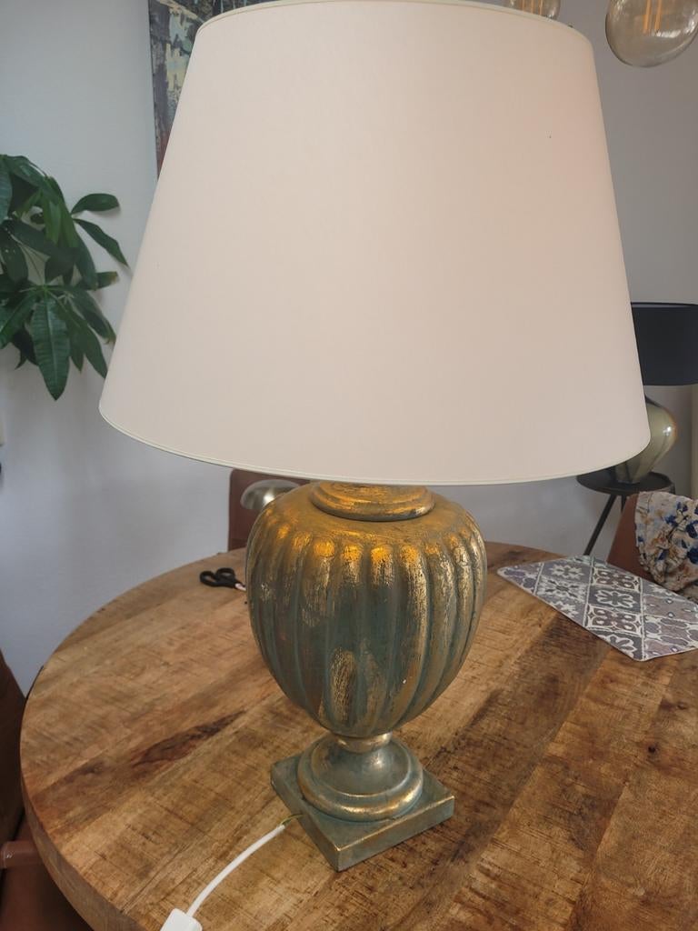 Tafellamp met  crèmekleurige  kap, Ophalen