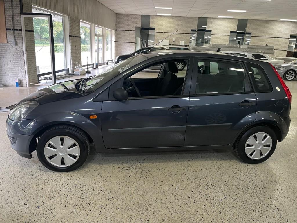 Ford FIESTA  1.25 Airco Radio incl Nieuwe APK, Auto's, Voorwielaandrijving, 4 cilinders, Met garantie (alle), Origineel Nederlands