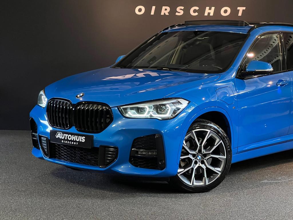 BMW X1 XDrive25e High Executive Edition M Pano/ Leder/ Adapt, Gebruikt, Zwart, Blauw, Vierwielaandrijving