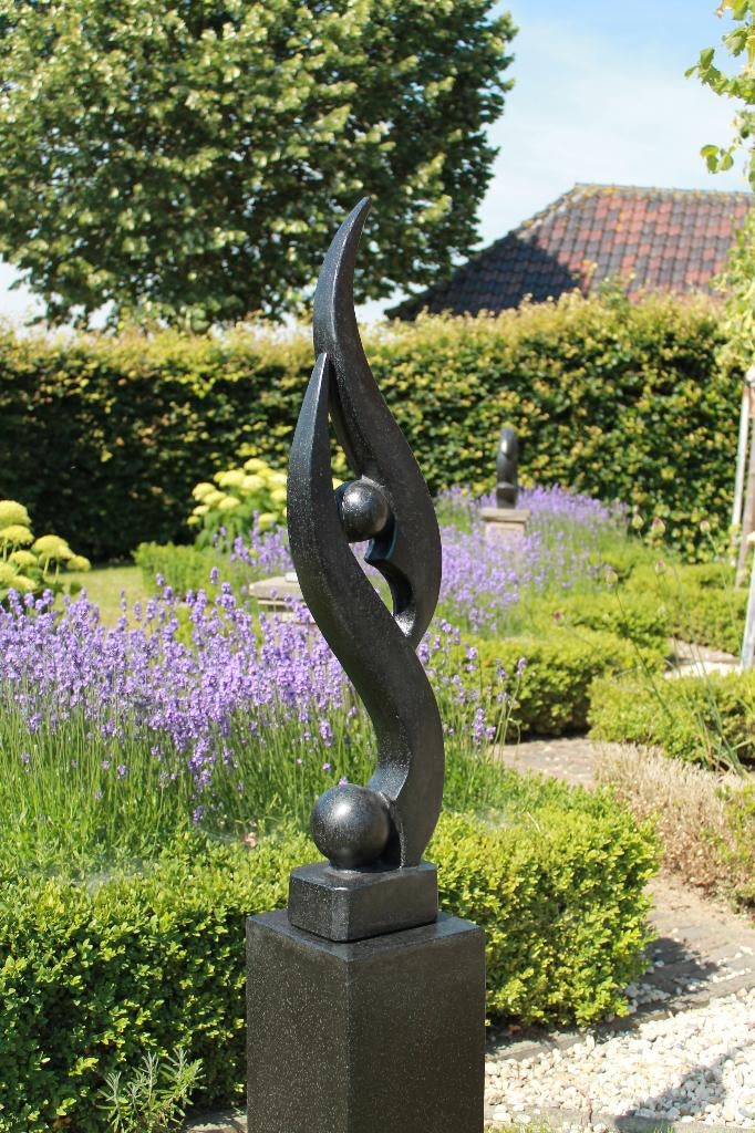 tuinbeeld beeld sculptuur long flame eventueel met sokkel, Ophalen, Nieuw, Overige materialen, Abstract beeld