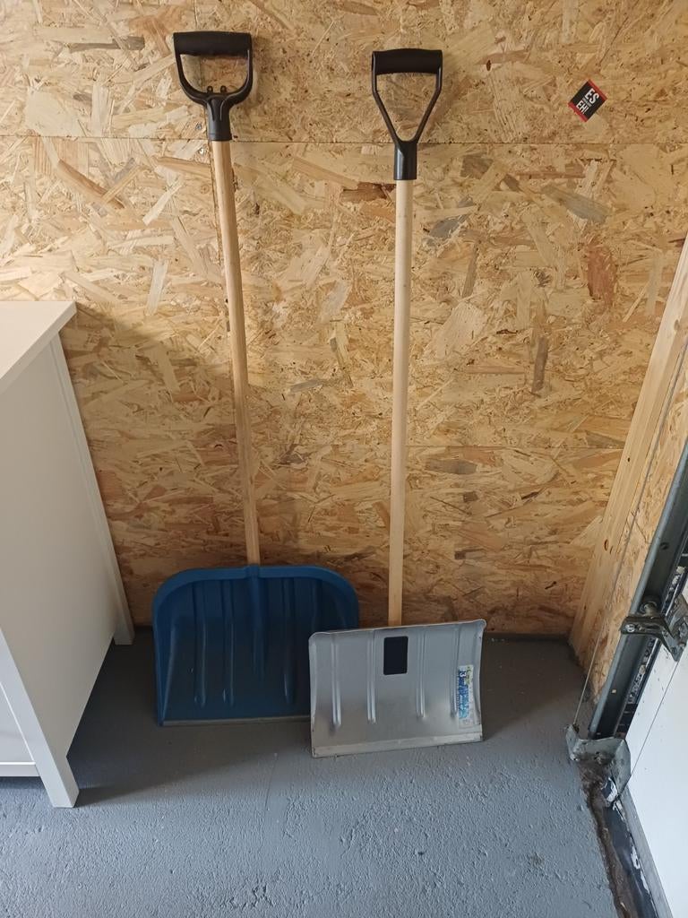 2x sneeuw schep ophalen kerkrade, Ophalen of Verzenden