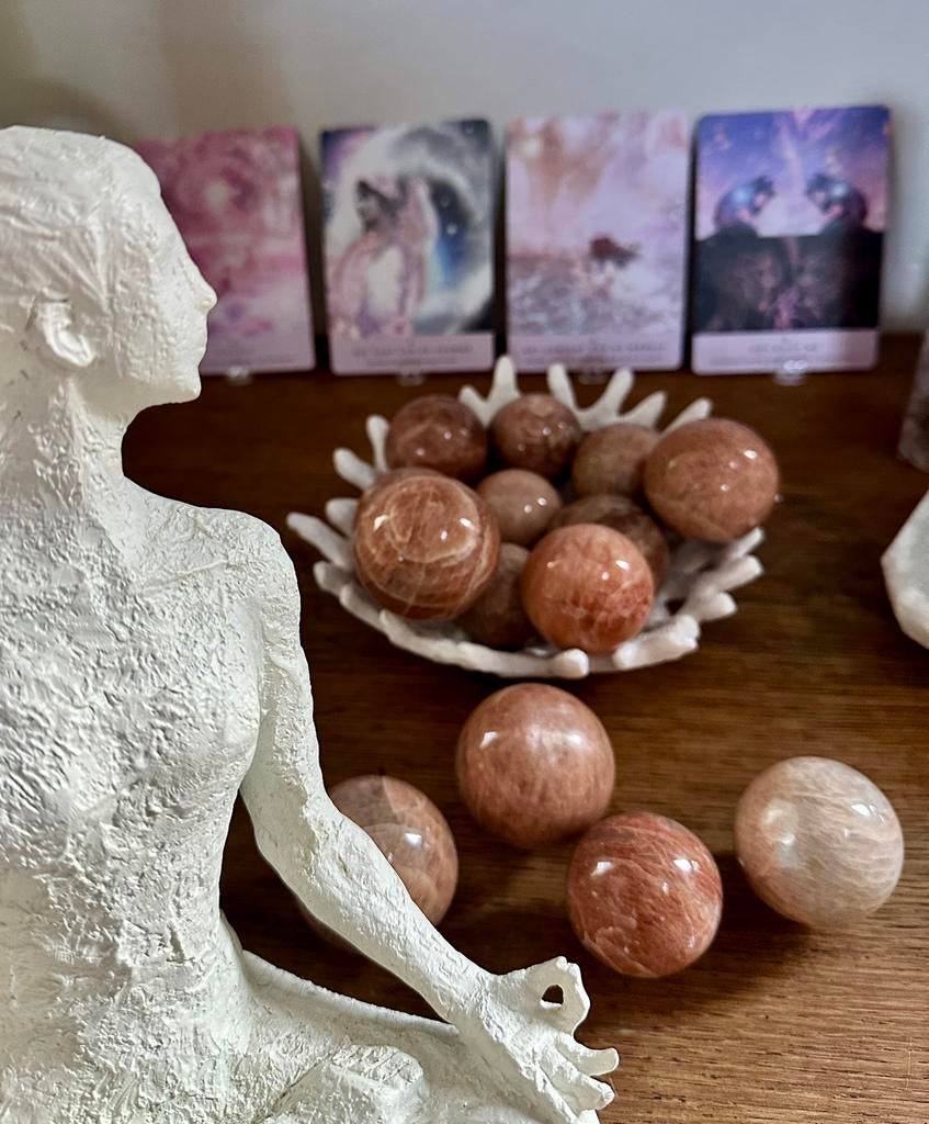 Súper mooie maansteen bollen, op standaard nú €14,95/€17,95, Ophalen of Verzenden, Mineraal