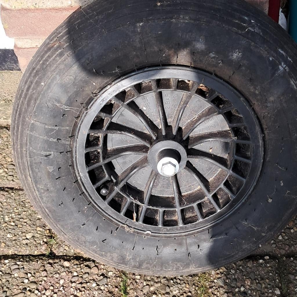 Stevig kruiwagenwiel - Gebruikt maar functioneel, Onbekend, Ophalen of Verzenden, Handmatig, Gebruikt