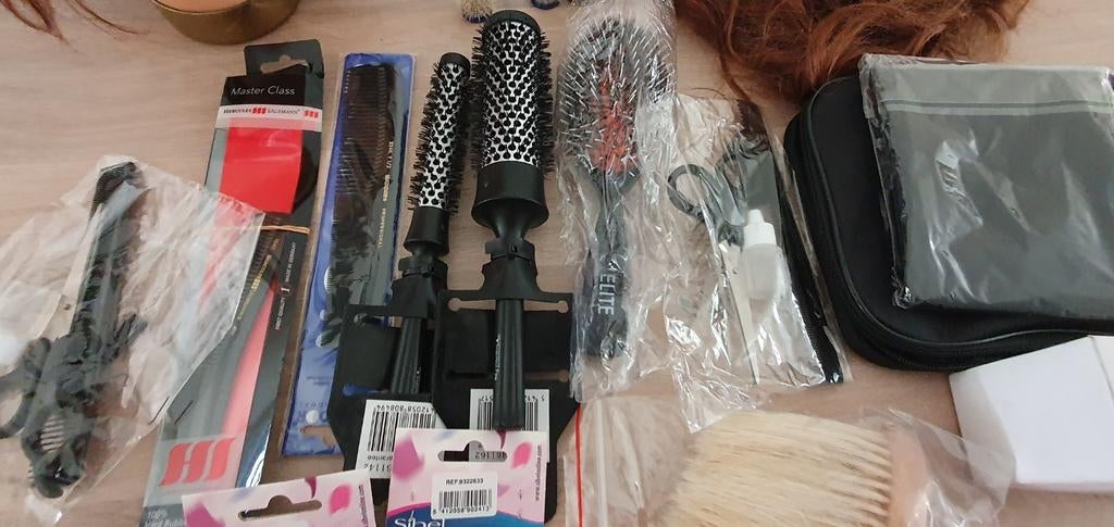 Groot pakket kappersbenodigdheden en oefenhoofd, Sieraden, Tassen en Uiterlijk, Uiterlijk | Haarverzorging, Gebruikt, Kam of Borstel