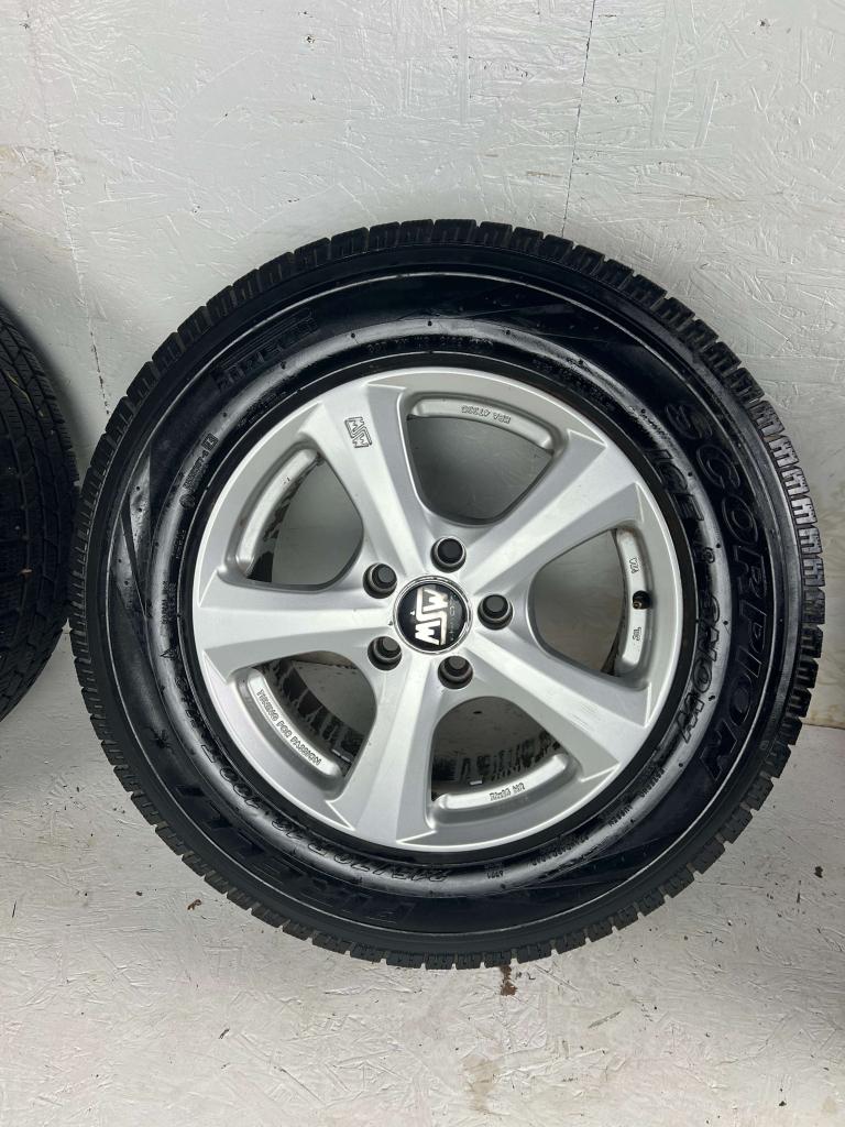 Mitsubishi outlander Hyundai tucson sportage winterset 16”, Auto-onderdelen, Banden en Velgen, Niet ingevuld, 16 inch, Banden en Velgen