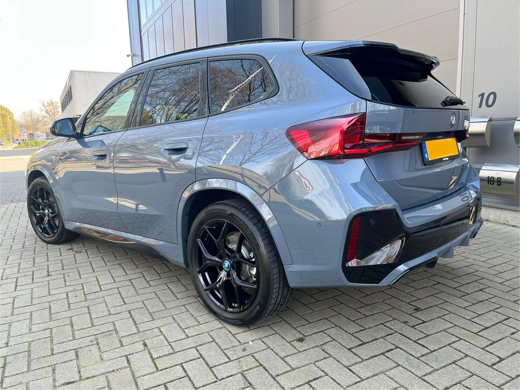 BMW X1 Xdrive25e 245pk 2024 Grijs / Blauw, Zwart, Blauw, Alcantara, Vierwielaandrijving