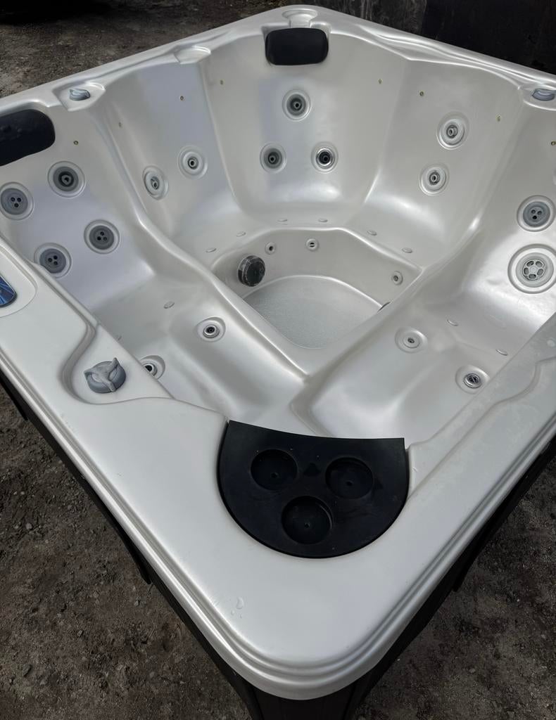 Balboa Jacuzzi 5 Persoons 2 Ligplaatsen, Ophalen of Verzenden, Gebruikt, Trap, Vast