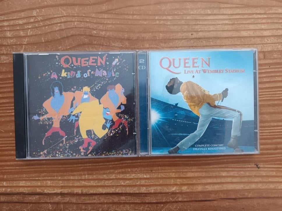 Queen CD's: A Kind of Magic & Live at Wembley Stadium, Ophalen of Verzenden, Gebruikt, Poprock