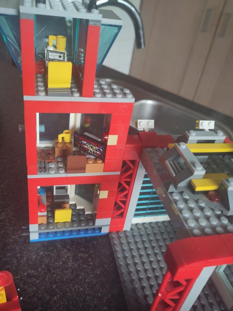 LEGO City Brandweerkazerne 60215 met handleiding, Ophalen of Verzenden, Zo goed als nieuw, Complete set, Lego