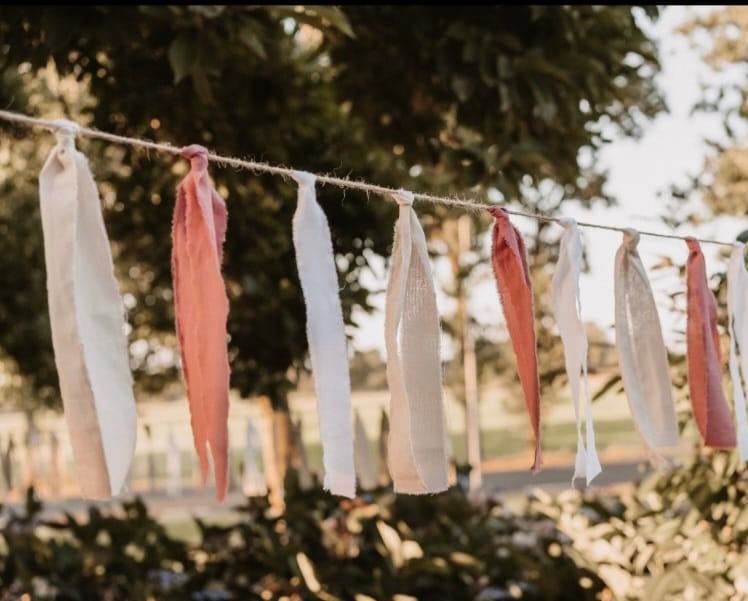 Nieuwe stoffen slinger 5 meter (dusty roze/beige/wit), Ophalen of Verzenden, Nieuw, Versiering, Geboorte of Huwelijk