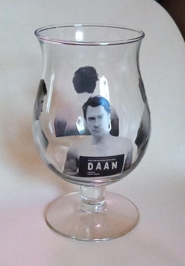 Duvel bierglas - Daan Stuyven -  2011, Verzamelen, Verzenden, Zo goed als nieuw, Glas of Glazen, Duvel
