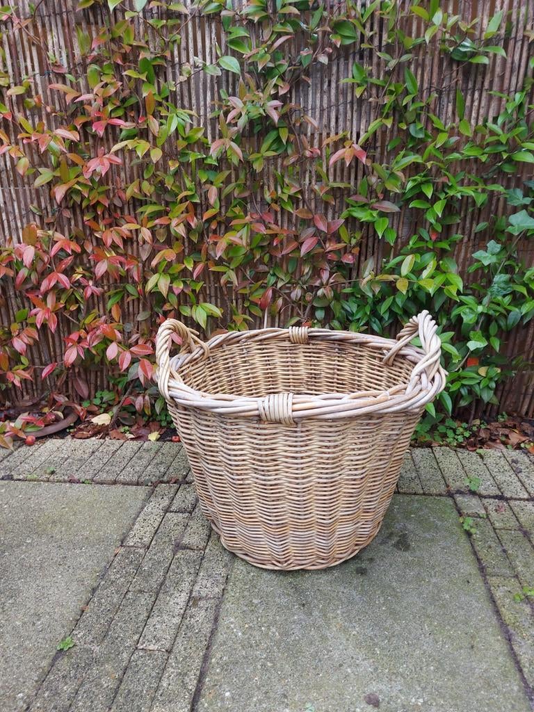 Antieke rotan bollenmand, Ophalen