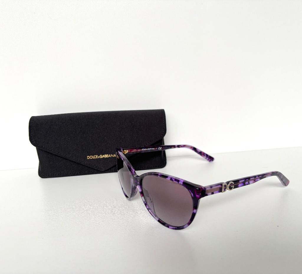 DOLCE & GABBANA Paars goud logo zonnebril, Sieraden, Tassen en Uiterlijk, Zonnebrillen en Brillen | Dames, Zonnebril, Paars, Ophalen of Verzenden