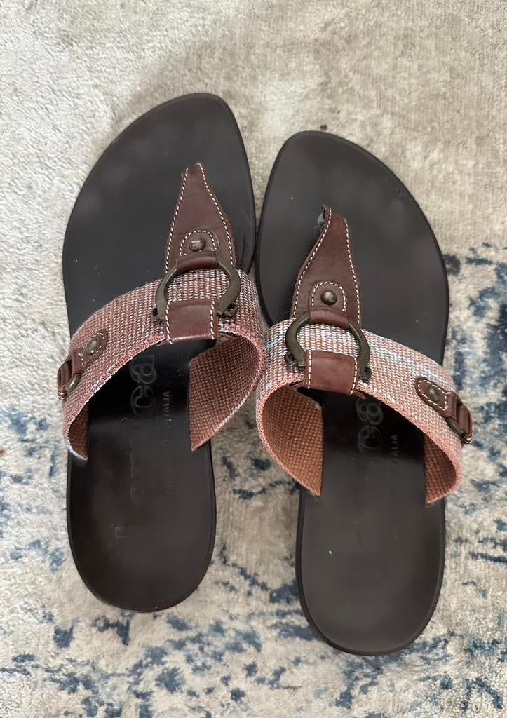 Mooie bruine slippers met klein hakje Lamica maat 38, Slippers, Bruin, Ophalen of Verzenden, Gedragen