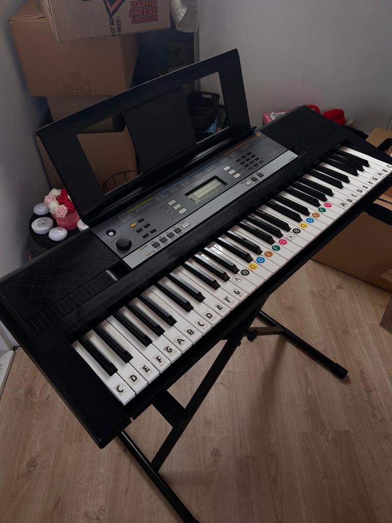 Complete Set: Yamaha YPT-240 Keyboard + Standaard, Ophalen, Zo goed als nieuw, 61 toetsen, Yamaha