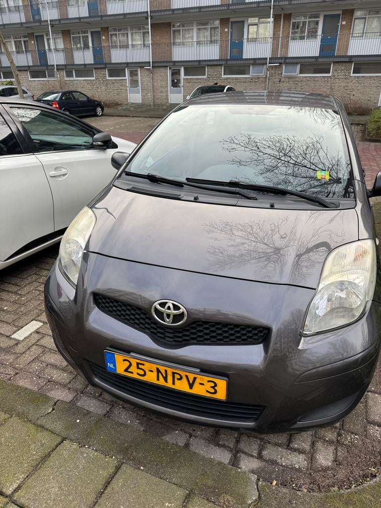 Toyota yaris uit 2010, Ophalen, Toyota, Bumper