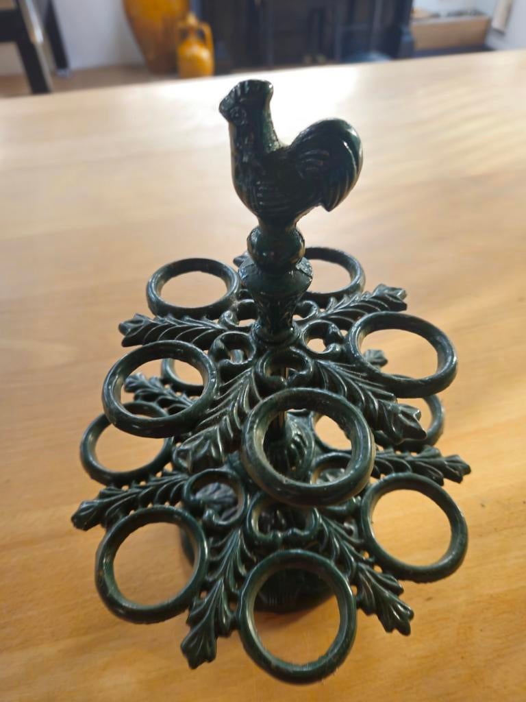 Vintage gietijzeren eierhouder kip. 12 eieren, Ophalen of Verzenden