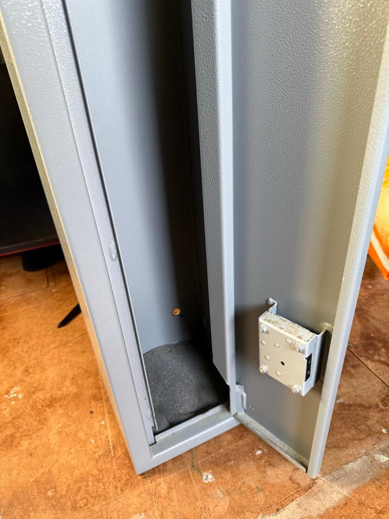 Grijze wapenkluis van Brattonsound Engineering, Huis en Inrichting, Ophalen, Gebruikt, Brandkast