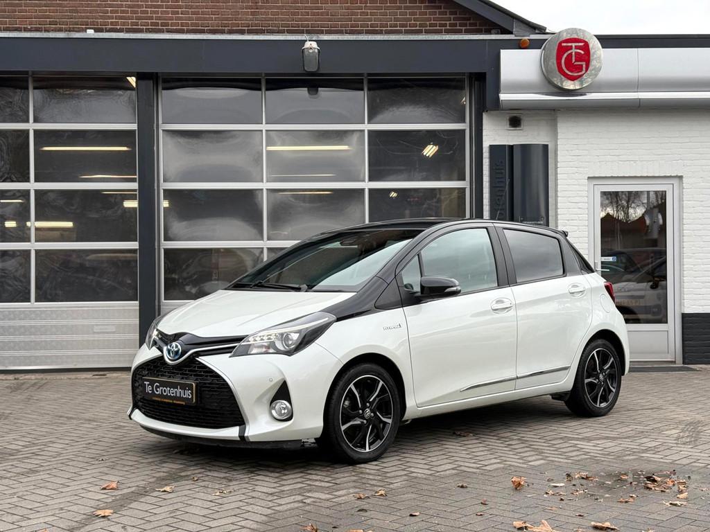 Toyota Yaris 1.5 Hybrid Dynamic Bi-Tone (bj 2016, automaat), Gebruikt, Zwart, 4 cilinders, 1070 kg