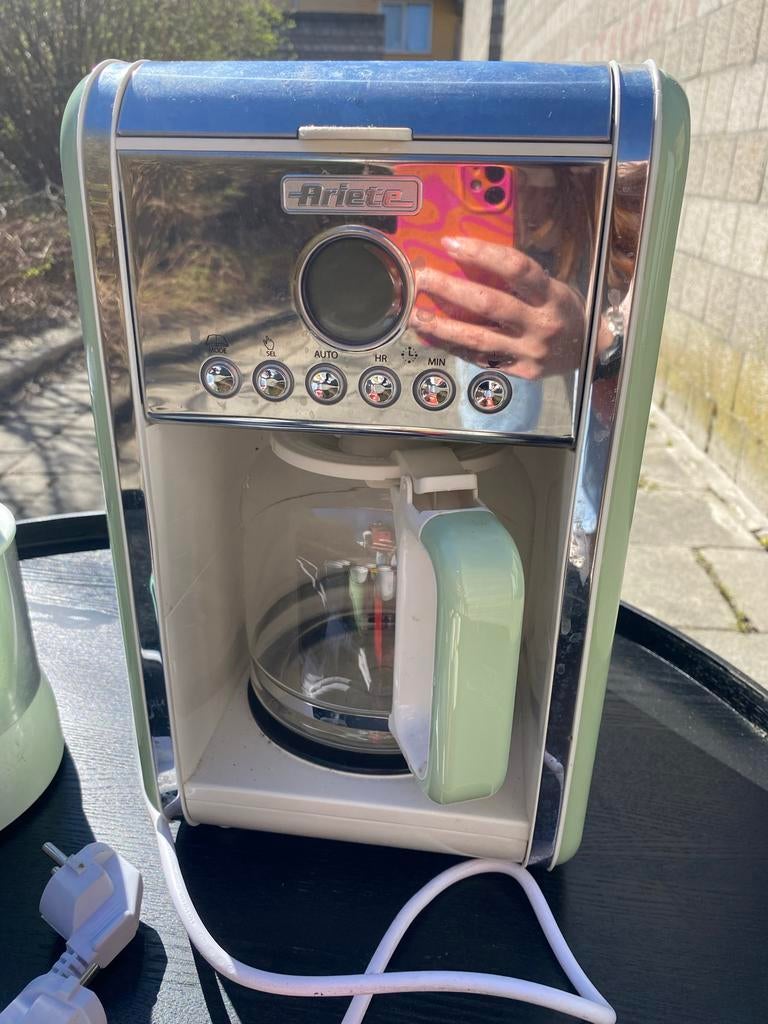 Koffiezetapparaat met melkschuimer en kopjes, Witgoed en Apparatuur, Koffiezetapparaten, Stoompijpje, Gebruikt, Koffiemachine