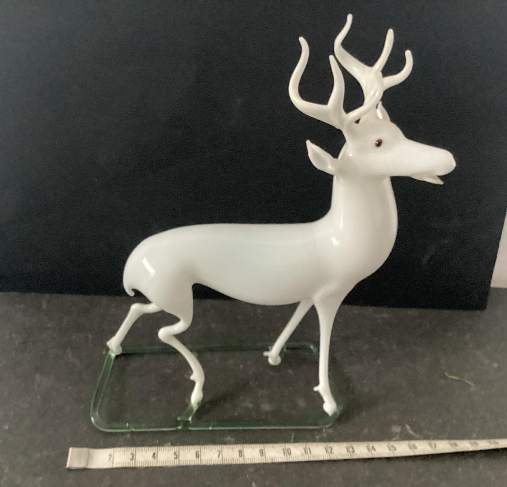 Oud groot hert van melkglas, Ophalen of Verzenden