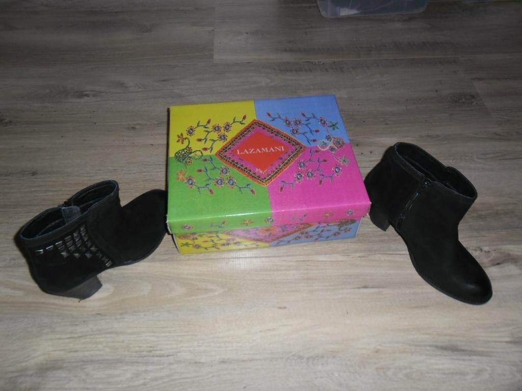 Lazamani Zwarte Enkellaarsjes Met Rits En Studs Maat 41, Kleding | Dames, Schoenen, Zo goed als nieuw, Lage of Enkellaarzen, Zwart