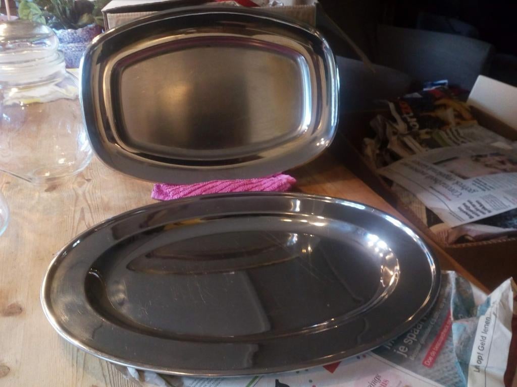 2 mooie ijzeren serveer schalen ook goed voor bbq, salade,, Huis en Inrichting, Keuken | Potten en Pannen, Ophalen