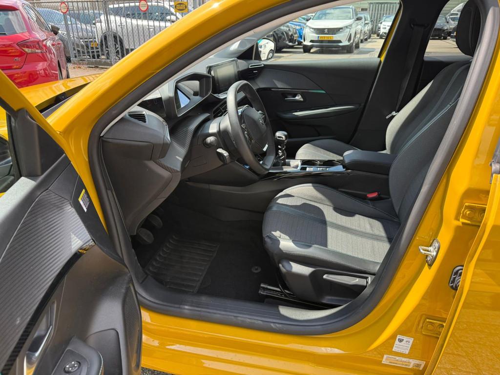 Peugeot 208 1.2 PureTech Allure 100PK, Navi Dealer auto, Voorwielaandrijving, 101 pk, Gebruikt, Leder en Stof