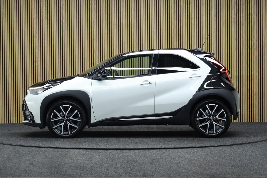 Toyota Aygo X Hybrid 115 GR Sport | Bi-tone | Nieuw uit voor, Gebruikt, Zwart, 4 stoelen, Wit