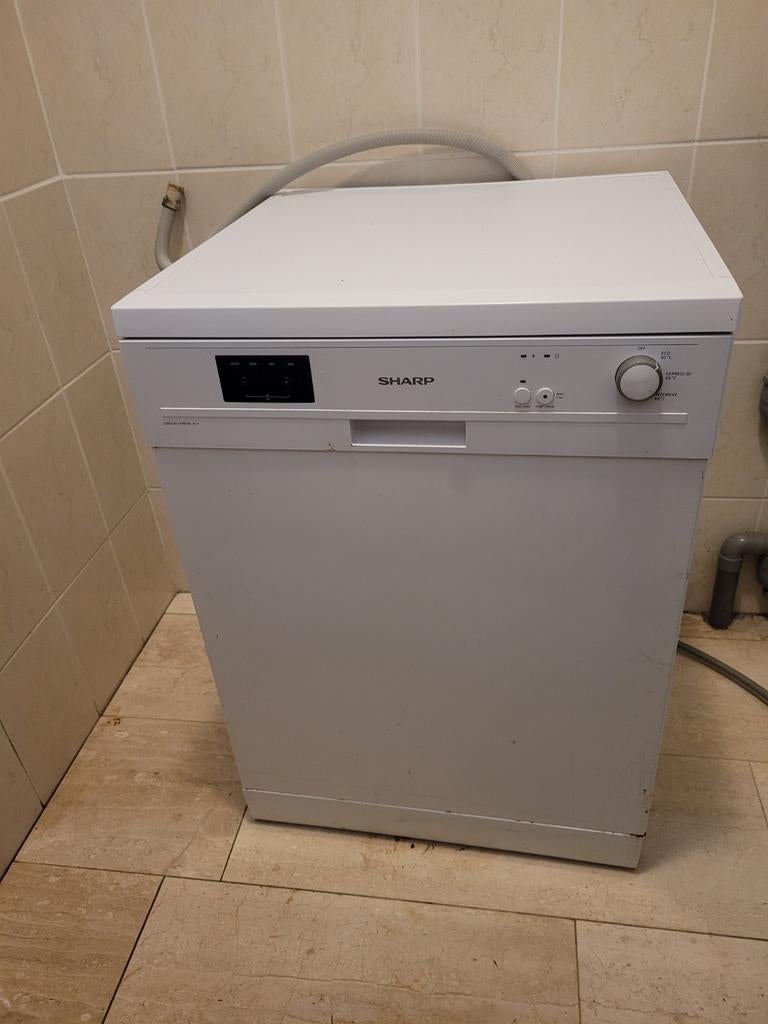 Defecte Sharp vaatwasser gratis af te halen, Witgoed en Apparatuur, Vaatwasmachines, Ophalen, 85 tot 90 cm