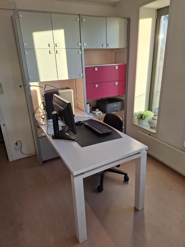 LUNDIA, wandmeubel met aansluitend bureau (bureau kan los)., Ophalen