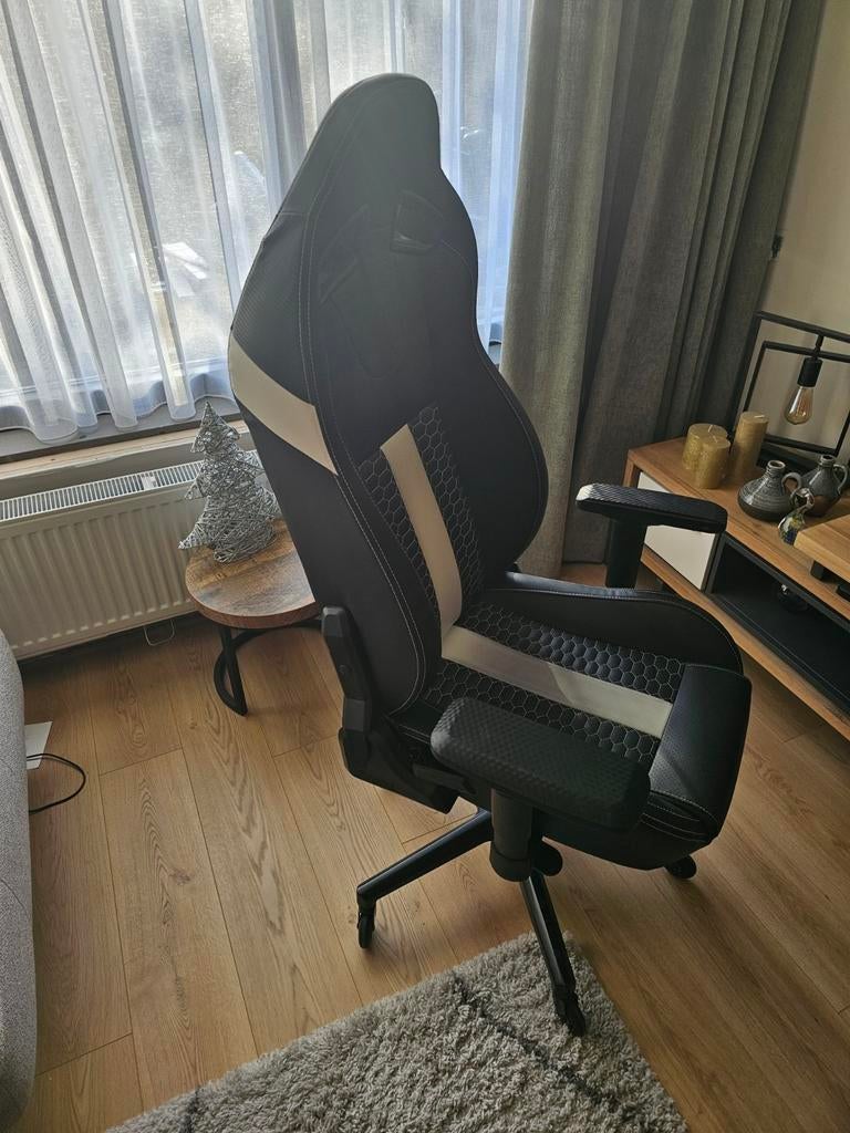 Corsair gaming stoel, Huis en Inrichting, Ophalen