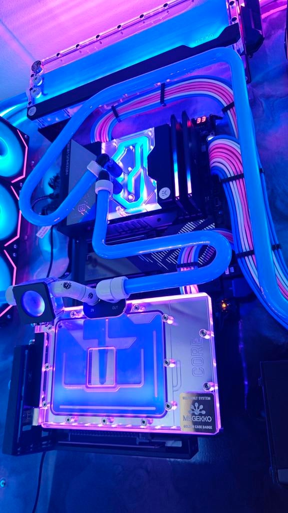 Custom watergekoelde PC i9-13900K RTX 4090 48GB RAM, 64 GB of meer, Virtual Reality, SSD, 4 Ghz of meer
