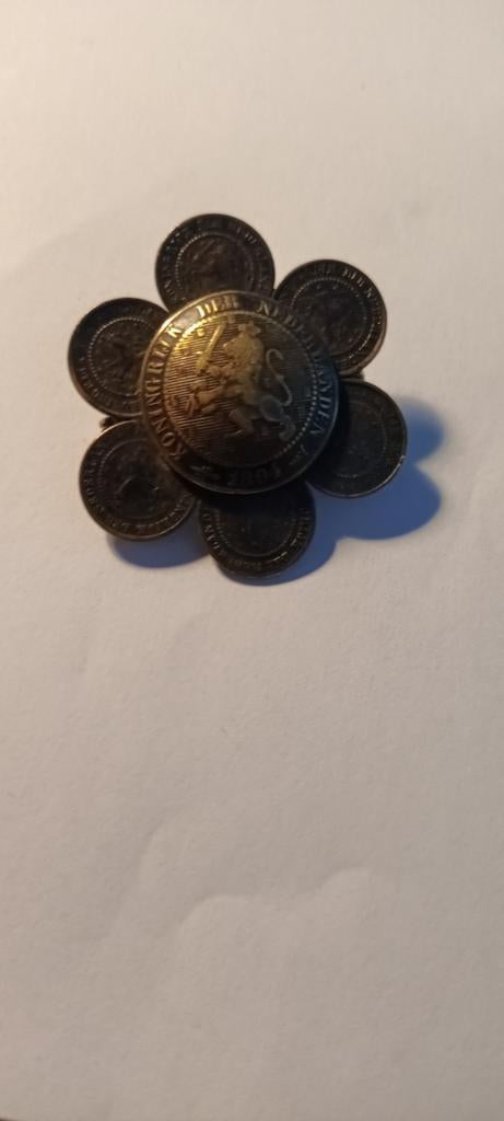 Unieke Broche van Oude Nederlandse Munten, Sieraden, Tassen en Uiterlijk, Broches, 4 tot 7 cm, Ophalen of Verzenden, Goud, Koper