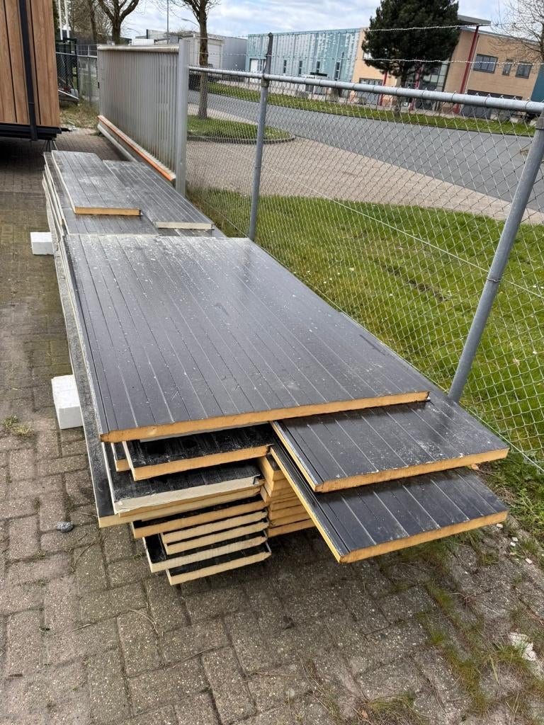 Reststukken PIR sandwichpaneel zwart/wit 40mm, Dakisolatie, 4 tot 8 cm, ., Nieuw