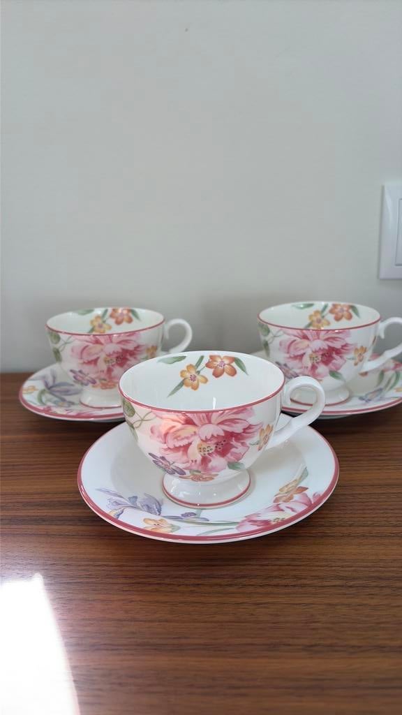 3 Royal Albert Ophelia kop en schotels, Ophalen of Verzenden, Zo goed als nieuw, Porselein, Kop en/of schotel