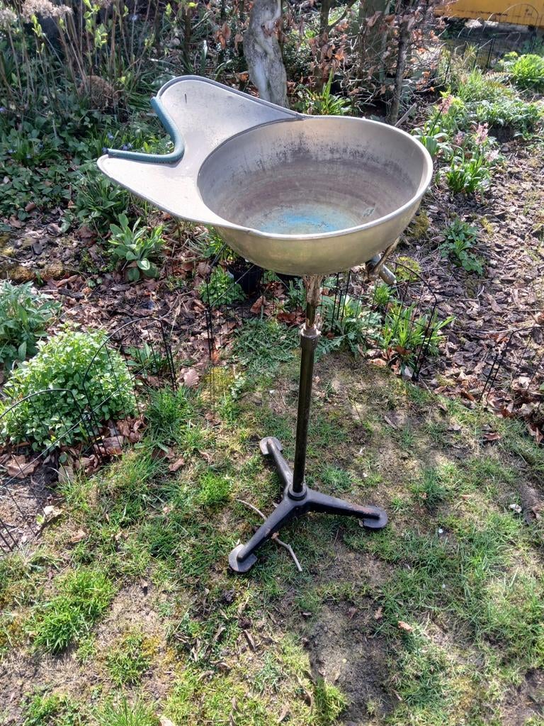 Oude ijzeren kapperswasbak, Ophalen